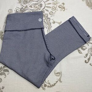 Lululemon Inkwell Gingham
Wunder‎ Under Crop/yoga